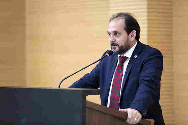 Laerte Gomes condena a violência contra a mulher e sugere medidas protetivas