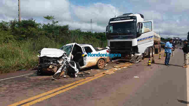 Vídeo: Colisão entre carro e carretas mata homem e fere outras duas pessoas na BR-364, em Candeias