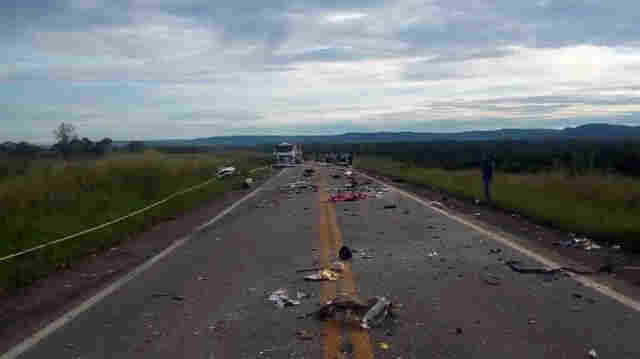 Quatro rondonienses morrem em colisão entre carro e carreta em rodovia de Mato Grosso