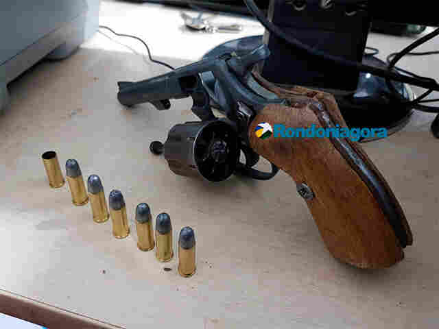 Foragido atira na Polícia durante perseguição e acaba preso embaixo de cama