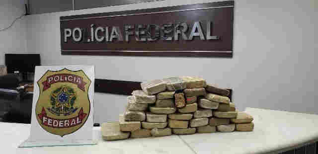 Caminhoneiro é preso transportando 33 kg de cocaína