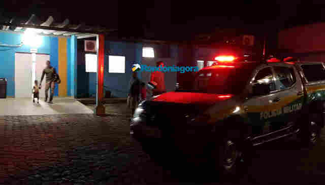 Jovem é esfaqueada pelo ex-namorado durante discussão na casa dele