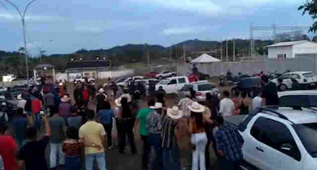 Vídeo: Cavalgada em Presidente Médici termina com uma pessoa esfaqueada