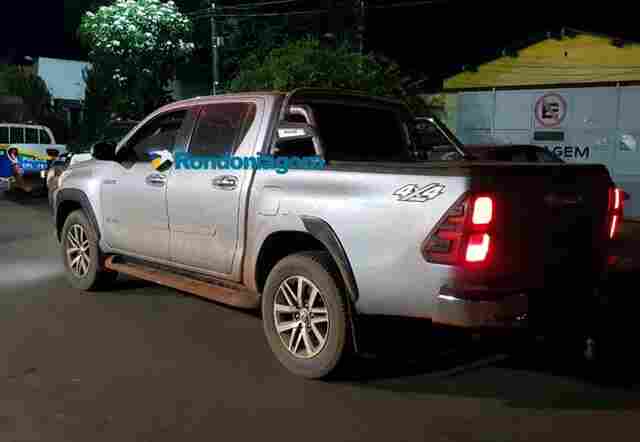 Vídeo: Dupla rouba caminhonete, atira em cachorro da vítima, mas é presa na BR-364