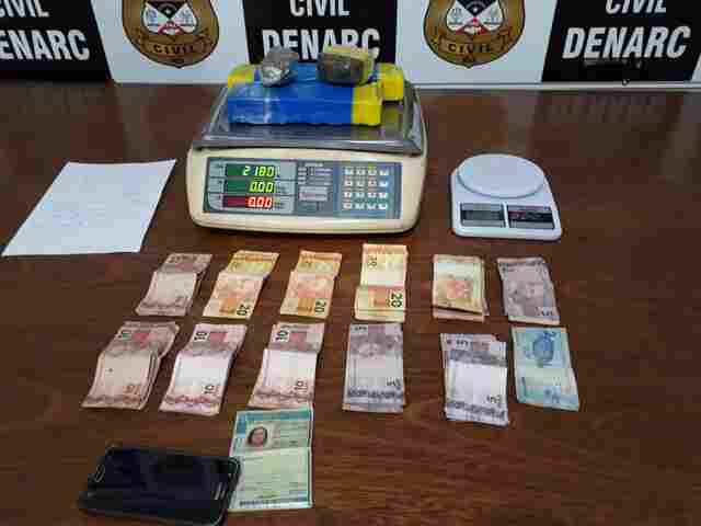 Mulher é presa com dois quilos de maconha na Capital