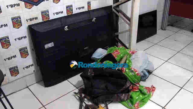 Bando é preso após assaltar residência e fugir com veículo das vítimas, na Zona Leste