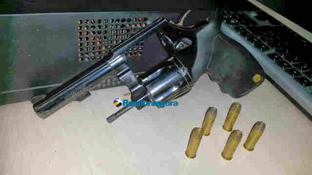 Adolescente foge ao ver polícia, mas acaba detido com revólver na Zona Leste