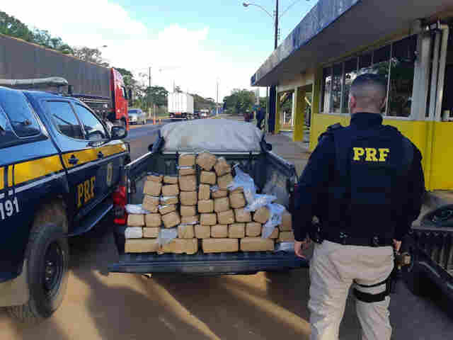 Homem é preso ao ser flagrado transportando 48 quilos de droga na BR-364