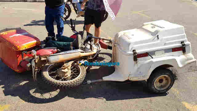 Vídeo: Motorista avança preferencial, assusta motociclista que perde controle do veículo e cai