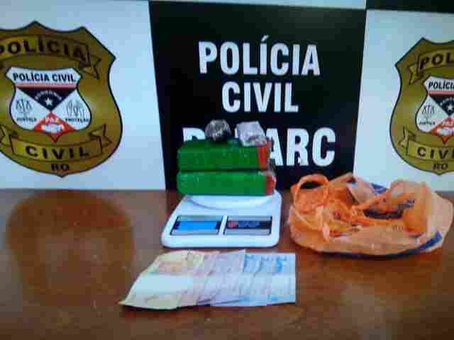 Denarc prende dupla com quase 1 quilo de maconha na Capital