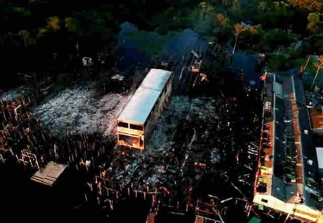 Imagens mostram destruição em Buena Vista, após incêndio desta segunda-feira
