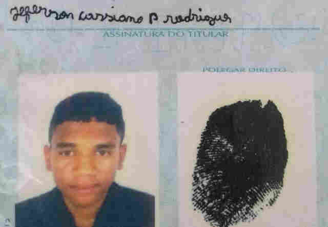 Jovem é atingido a tiros e morre dentro de ambulância