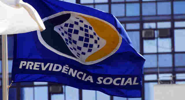 INSS começa a pagar primeira parcela do 13º dos aposentados