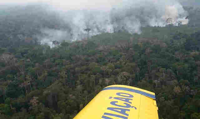 Vídeo mostra atuação de aeronaves durante incêndio em reserva indígena
