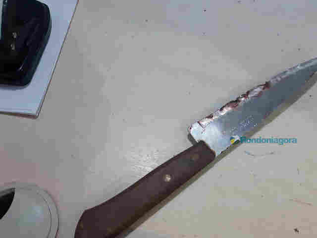 Jovem é preso após esfaquear outro por mulher