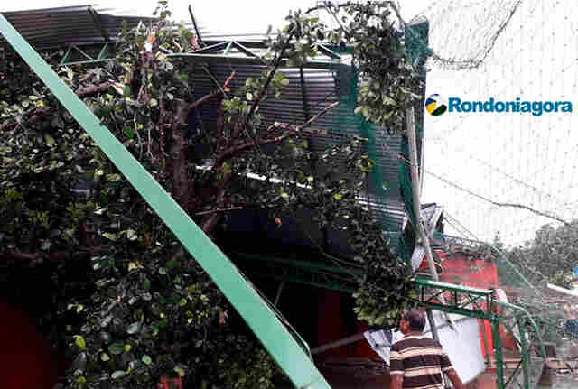 Temporal causa destruição na Capital; estrutura de escolinha de futebol é atingida