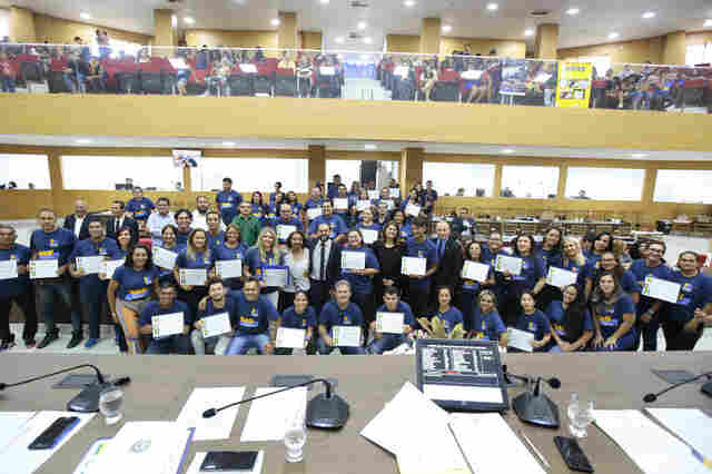 Secretária Ivonete Gomes e servidores da Semes recebem homenagens da Assembleia Legislativa