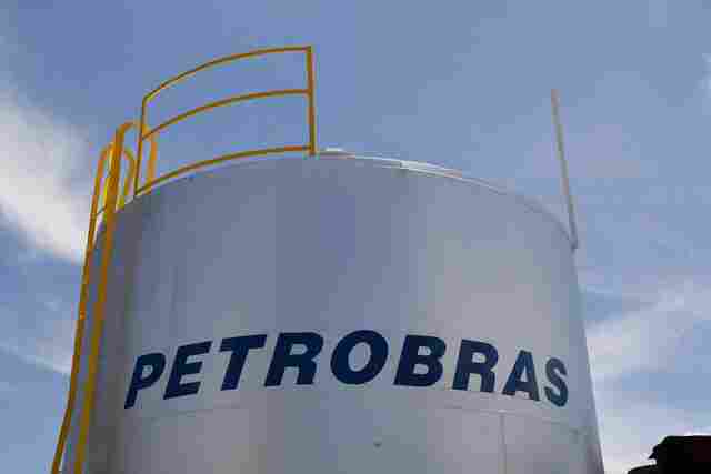 Petrobras reajusta preço da gasolina em 4% nas refinarias