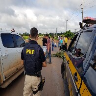 Manifestantes liberam a BR-364 em Candeias do Jamari