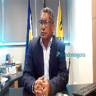 Secretário garante que não assinou pedido de recolhimento de livros e diz não ter ideia de como documento foi gerado