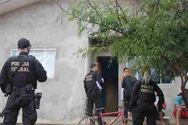 PF cumpre mandado de reintegração de posse em residencial invadido