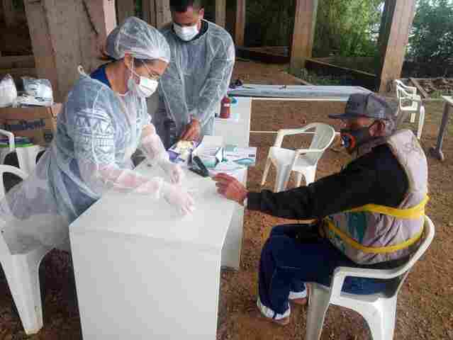 Barco Hospital realiza barreira sanitária entre os rios Mamoré e Pacaás Novos