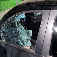 Mais um morador de rua é preso após jogar pedra em veículo