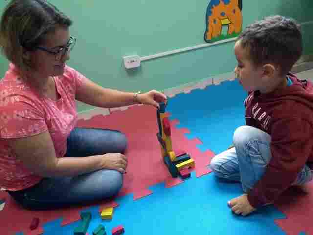 No Dia do Professor, profissionais falam do desafio de lecionar com as escolas fechadas