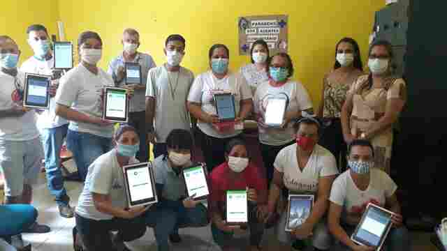 Prefeitura de Candeias entrega 49 tablets a agentes comunitários de saúde