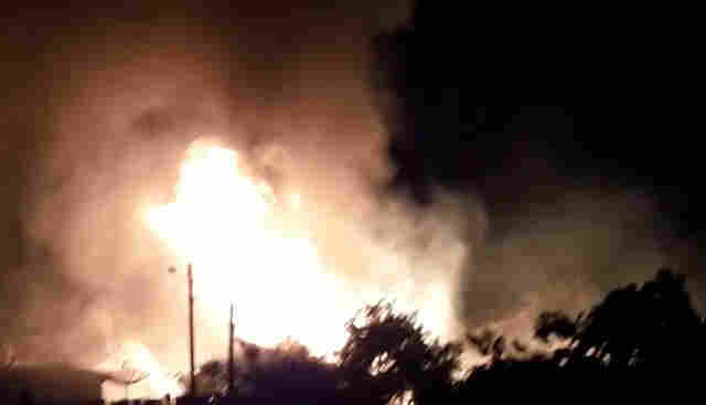 Vídeo: Crianças são resgatadas de incêndio em casa e caminhão de gás