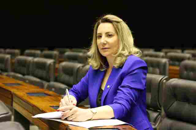 Jaqueline Cassol solicita “Kit Intubação” e Leitos de UTIs para atender os hospitais de Rondônia