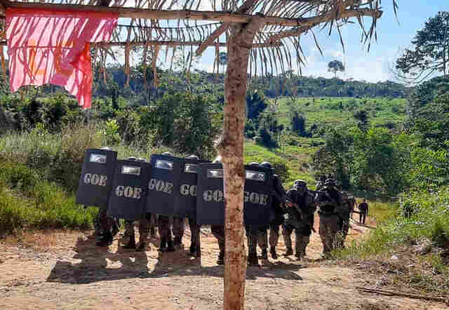 PM cumpre reintegração de posse e famílias saem pacificamente de área invadida em Machadinho