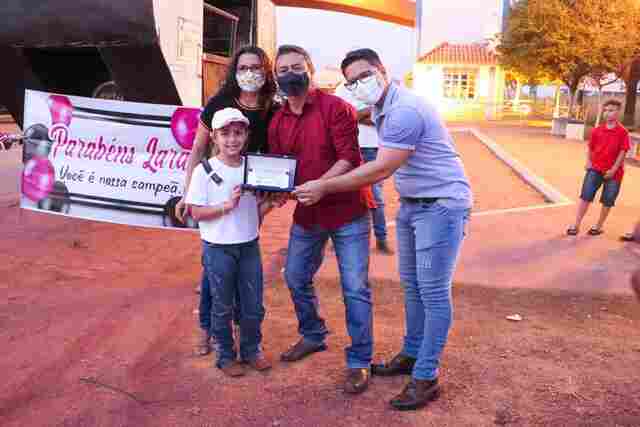 Neta da ex-deputada Lúcia Tereza recebe homenagens pela disputa em prova dos Três Tambores em Barretos