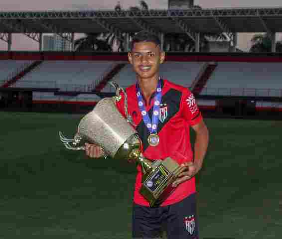 Ex-aluno do Talentos do Futuro é jogador do Atlético Goianiense no elenco sub-15