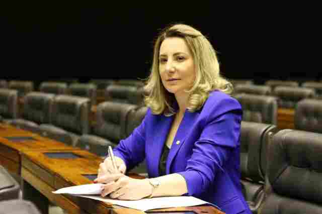 Grupo prepara “cama de gato” para o PP de Jaqueline Cassol, mas “italiana” põe faca no pescoço de Ciro Nogueira