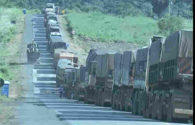 BR-364 é liberada para tráfego de veículos em sistema de pare e siga