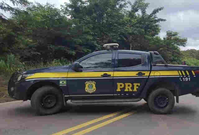 Acidente com três caminhões fecha a BR-364 em Vilhena
