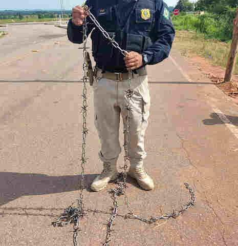 PRF prende três pessoas, armas e material usado em atos extremistas contra motoristas em Rondônia