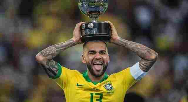 Juíza aceita pedido do MP e Daniel Alves tem prisão preventiva decretada sem direito a fiança