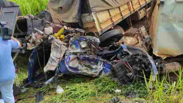 Colisão frontal entre carreta e caminhão na BR-364, em Pimenta Bueno, deixa um morto