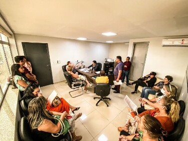 Sindeprof e comissão de servidores encaminham pedido de afastamento de diretor de escola por assédio