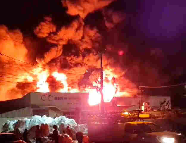 Vídeo: incêndio de grandes proporções destrói loja da Ciclo Cairu em Pimenta Bueno