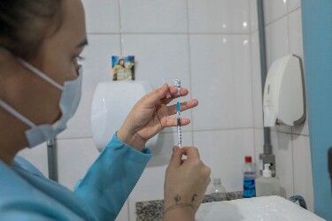 Vacina contra a gripe continua disponível enquanto houver estoque na capital