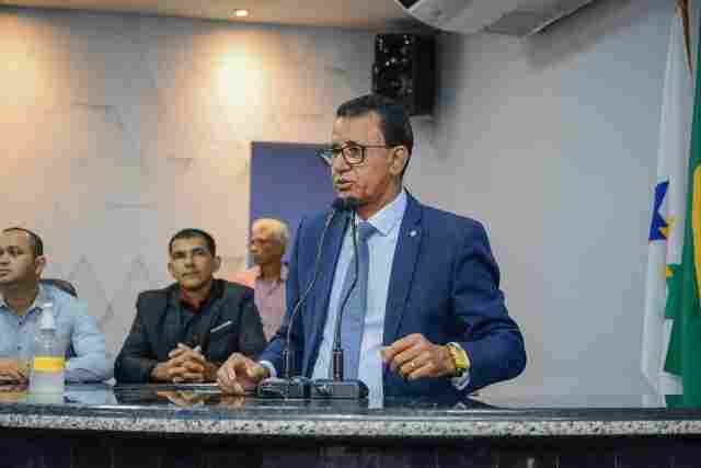 Câmara empossa prefeito interino de Ji-Paraná, após afastamento do titular