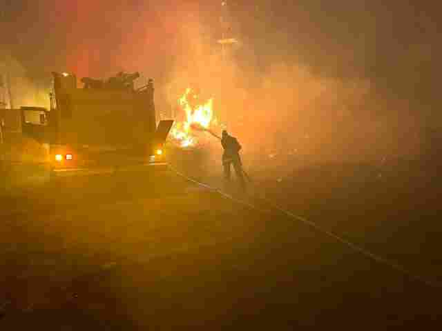 Vídeo: Incêndio de grandes proporções causa destruição em residencial