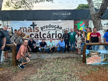 Representando governador Marcos Rocha, secretário Luiz Paulo participa de entrega de calcário a produtores do Cone Sul