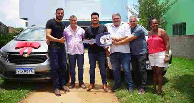 Deputado Marcelo Cruz reforça saúde de Rio Crespo com entrega de dois veículos