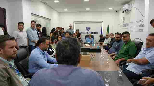 Senador Jaime Bagattoli discute queda na produção e renegociação de dívidas rurais com cooperativas e bancos