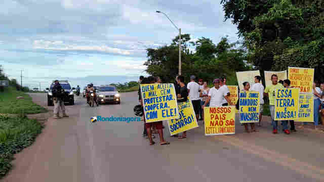 Manifestantes liberam tráfego na BR-319 após negociação com a PRF
