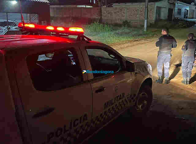 Bandidos apontam arma para cabeça de adolescente e exigem celular